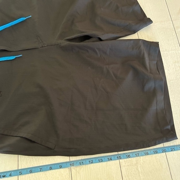 Hang Ten size men’s shorts grey and black - Picture 2 of 7